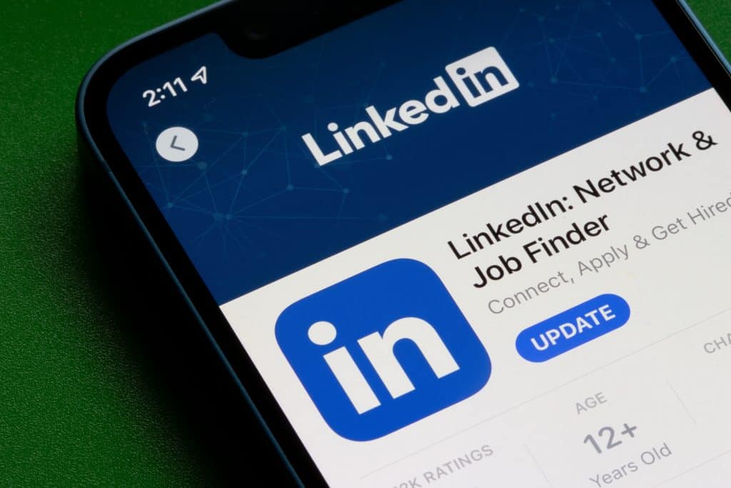 LinkedIn estaria usando mensagens privadas para treinar IA