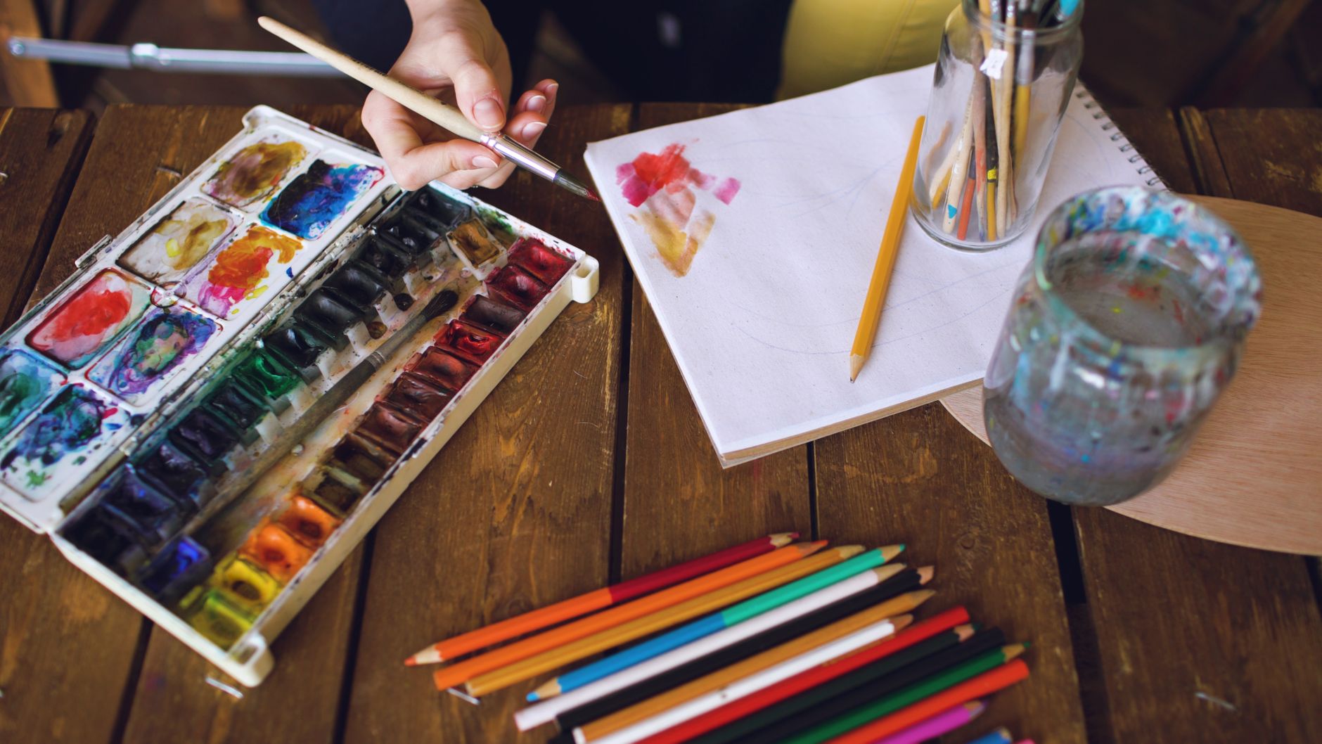 Pincéis e tintas que inspiram os pincéis live do Adobe Fresco