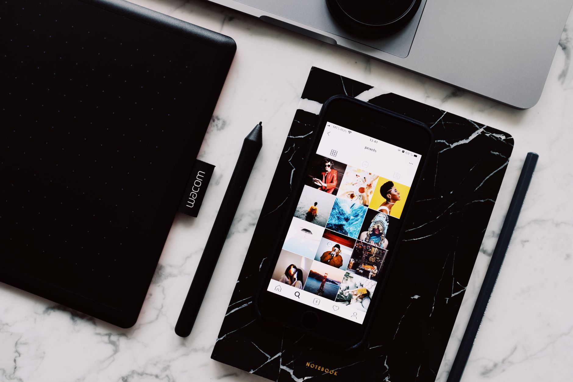 Peças de redes sociais feitas com os recursos do Canva Pro