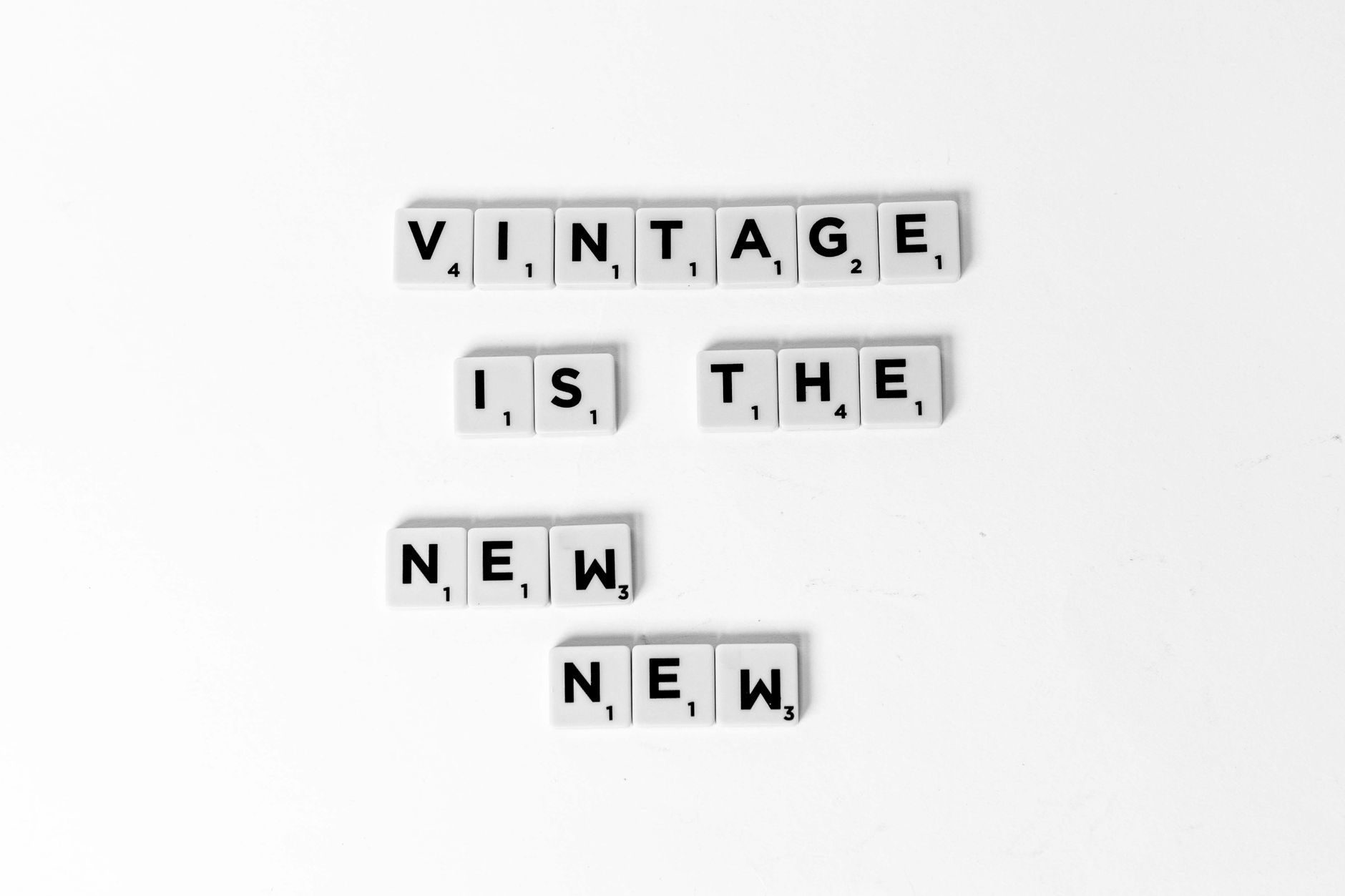 Exemplo de tipografia vintage criada com tutorial Kittl iniciante