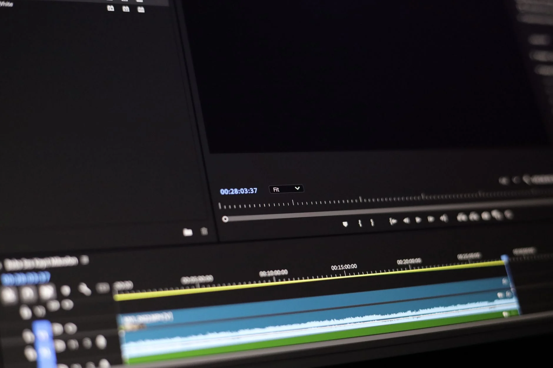 Interface do Clipchamp mostrando linha do tempo de vídeo